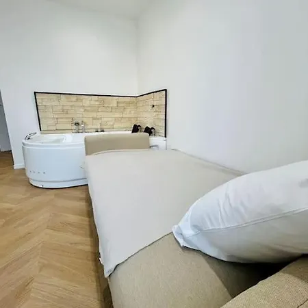 Bel Avec Jacuzzi #1 Apartment Bourgoin-Jallieu