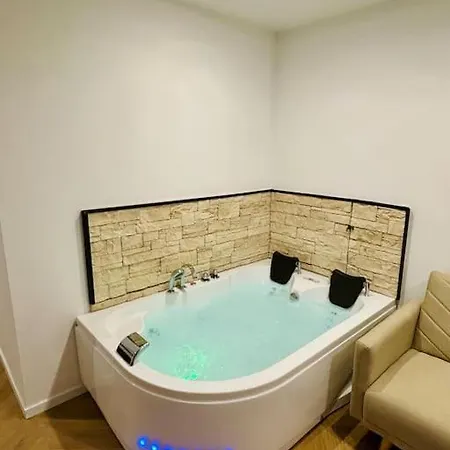 Apartment Bel Avec Jacuzzi #1 *